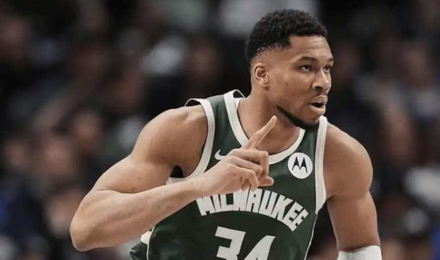 南宫体育-字母哥在独行侠比赛中比赛局势复杂，重返赛场引发热议！赛场气氛高涨的简单介绍