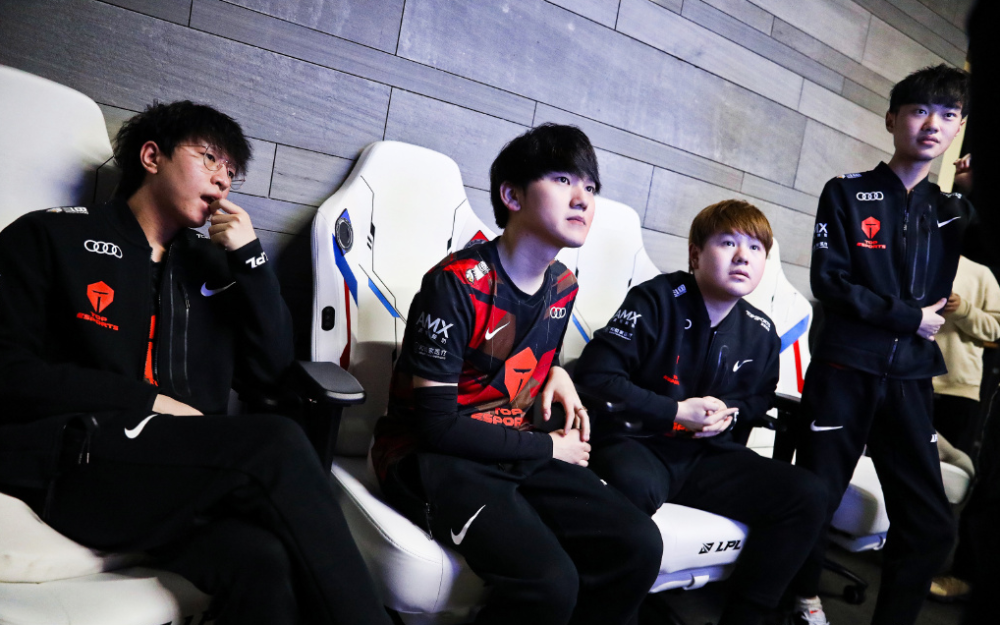 NG体育- rookie被rng打哭那场比赛 